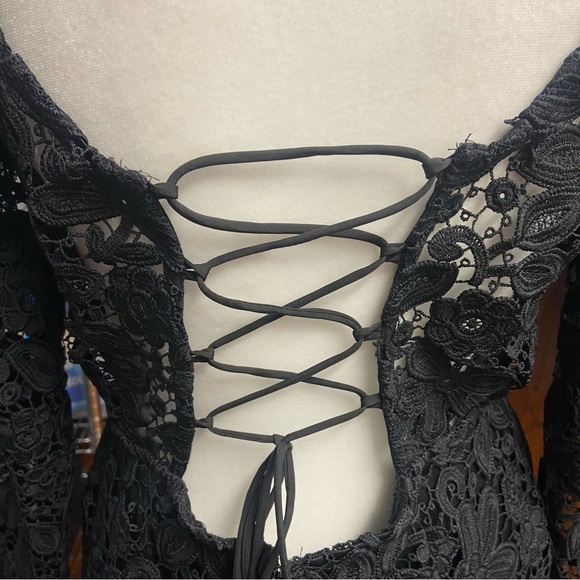 Saints + Secrets Lace Cocktail Mini Dress Size M Black Plunging V-neck Party Fun - Picture 9 of 9